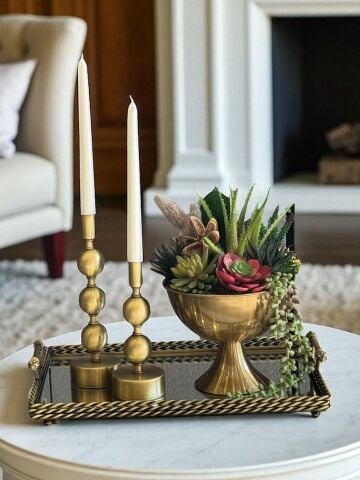 Kulplu Dikdörtgen Tepsi, Sukulent Aranjmanı & 2’li Top Şamdan Seti – Eskitme