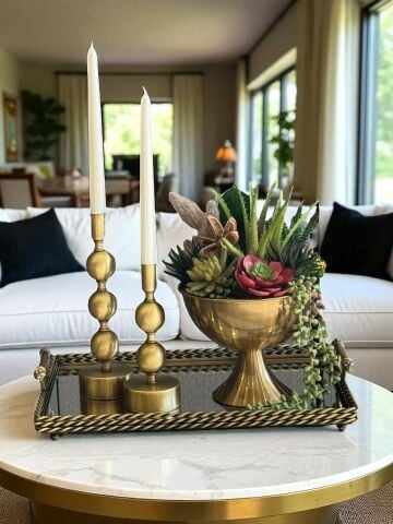 Kulplu Dikdörtgen Tepsi, Sukulent Aranjmanı & 2’li Top Şamdan Seti – Eskitme