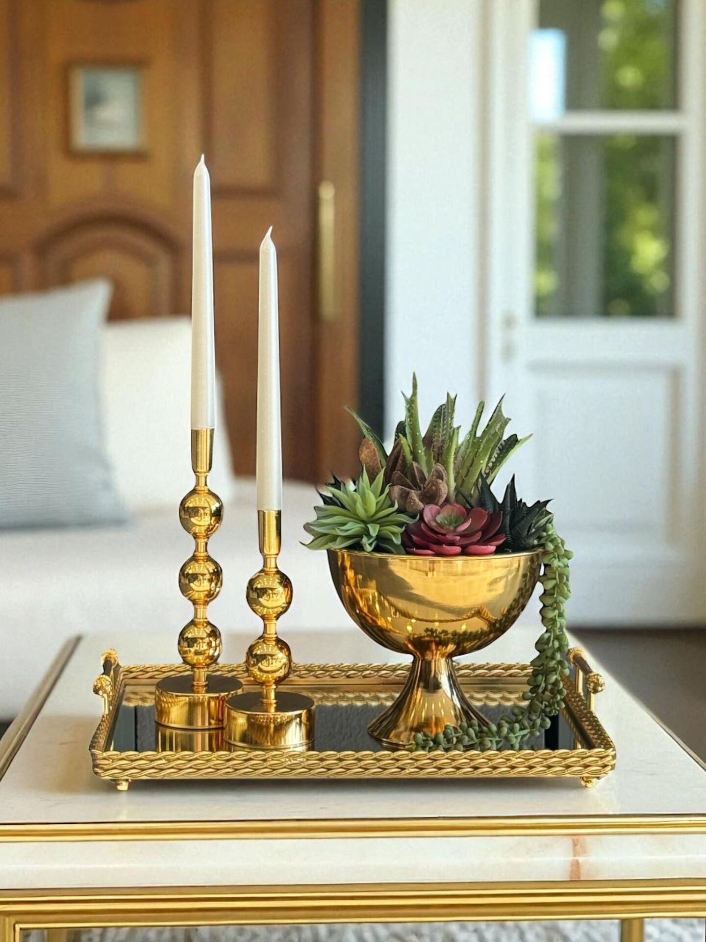 Kulplu Dikdörtgen Tepsi, Sukulent Aranjmanı & 2’li Top Şamdan Seti – Gold