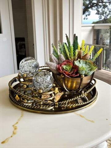 Zincir Tepsi, 2'li Noktalı Cam Küre & Ahtapot K. Sukulent Aranjmanı – 4 Parça Eskitme Set