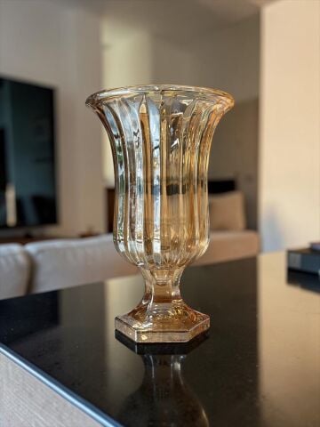 Ayaklı Çizgili Cam Vazo – Bal Renk