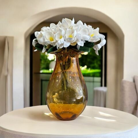 Cam Uzun Vazo Amber 6'lı Manolya Aranjmanı
