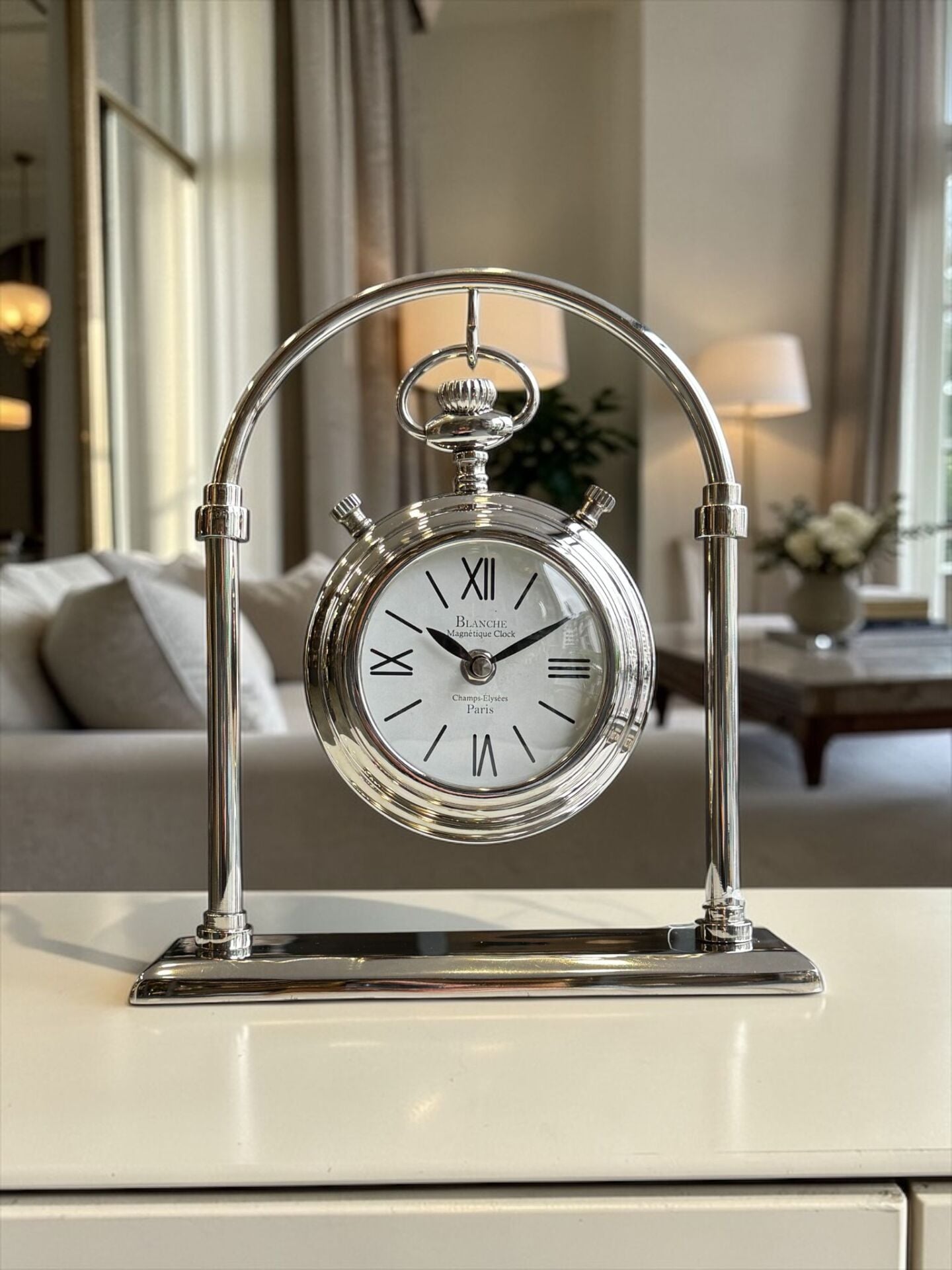 Standlı Metal Masa Saati Gümüş