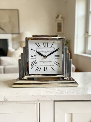 Metal Masaüstü Kare Saat