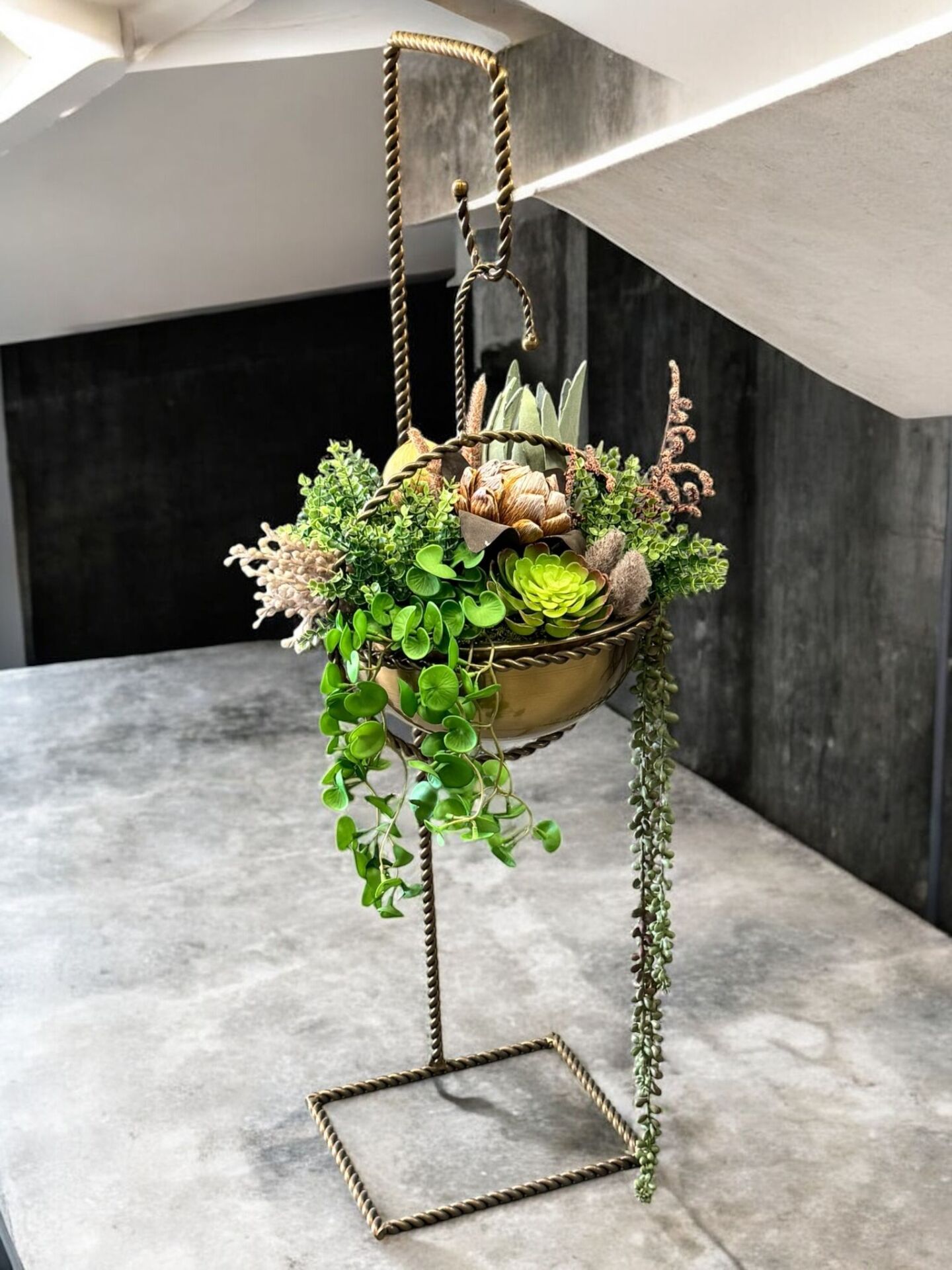 Dekoratif Yer Saksılı Sukulent Aranjmanı Eskitme