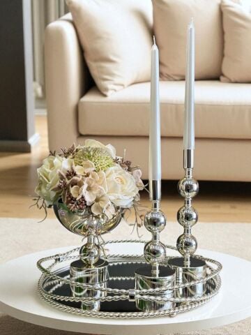 Zincir Tepsi, 2’li Metal Mumluk & Çiçek Aranjmanlı Vazo – 4 Parça Gümüş Set