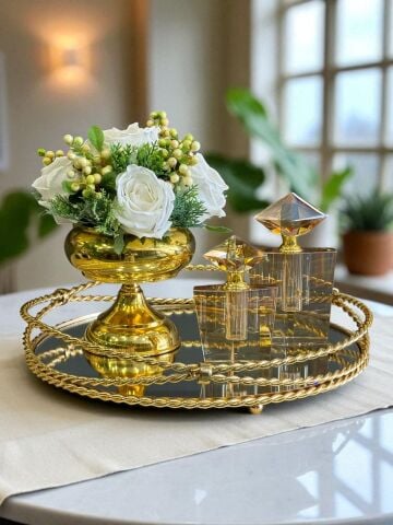 Zincir Tepsi, 2’li Kristal Cam Parfüm Şişesi & Çiçek Aranjmanı – 4 Parça Gold Set