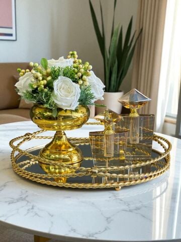 Zincir Tepsi, 2’li Kristal Cam Parfüm Şişesi & Çiçek Aranjmanı – 4 Parça Gold Set