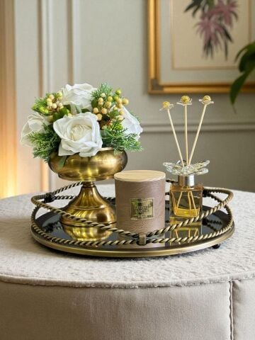 Zincir Tepsi, Koku Şişesi, Deri Bardak Kokulu Mum ve Çiçek Aranjmanı – 4 Parça Eskitme Set