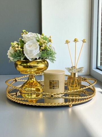 Zincir Tepsi, Koku Şişesi, Deri Bardak Kokulu Mum ve Çiçek Aranjmanı – 4 Parça Gold Set