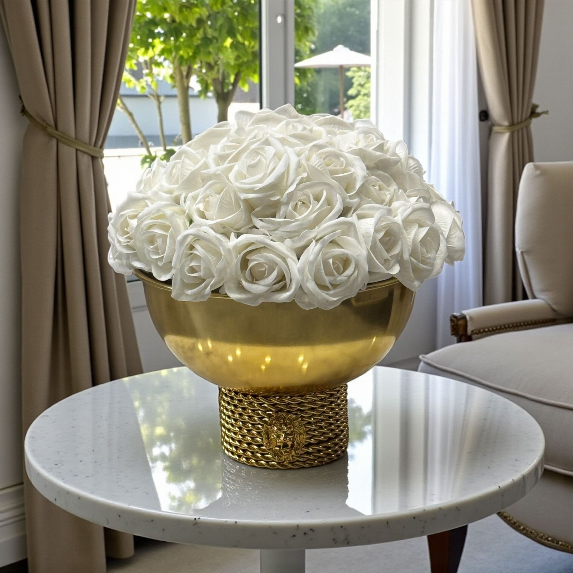 Tarzz Metal Vazo & 6 Demet Beyaz Gül Aranjmanı Gold