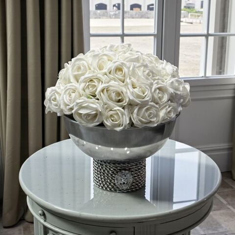 Tarzz Metal Vazo & 6 Demet Beyaz Gül Aranjmanı Gümüş