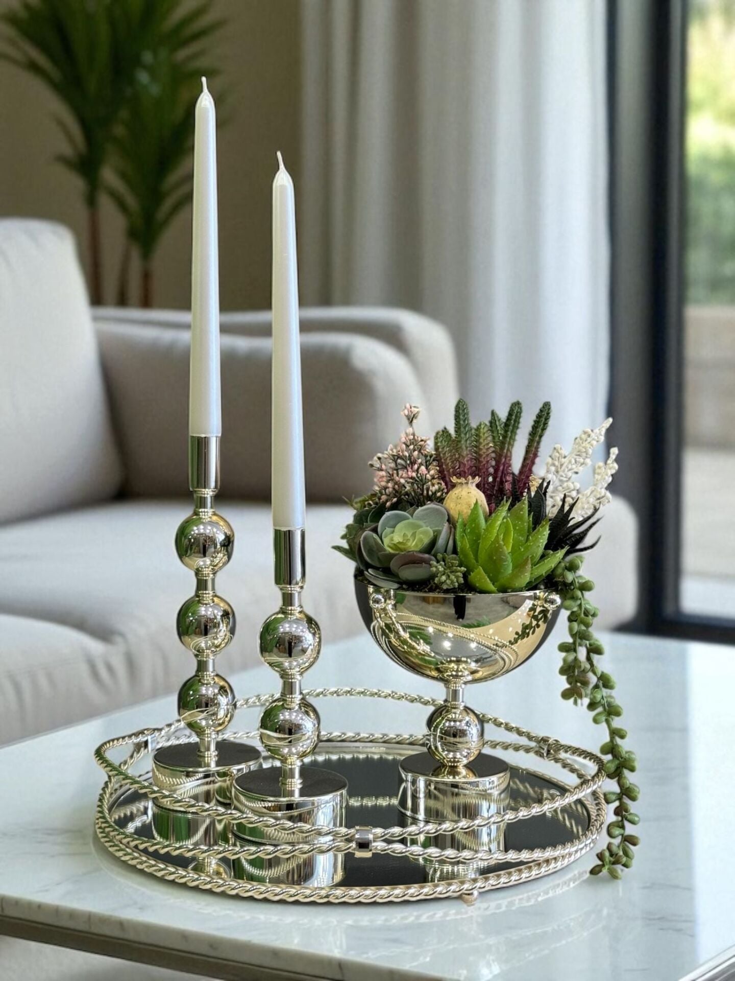 Zincir Tepsi, 2’li Metal Mumluk & Sukulent Aranjmanlı Vazo – 4 Parça Gümüş Set