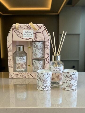 Koku Şişesi ve 2'li Mumluk Gül Aromalı Hediye Seti