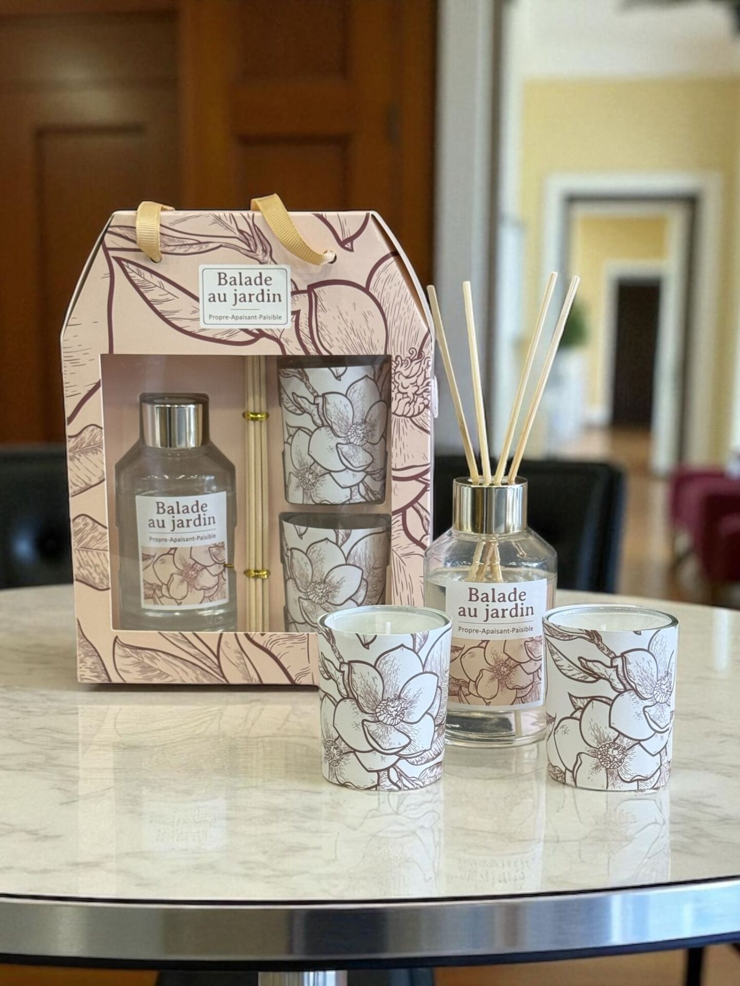 Koku Şişesi ve 2'li Mumluk Gül Aromalı Hediye Seti
