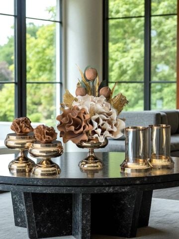 Çiçek Aranjmanı, Tarçın Mercan Kutular ve Mumluklar – Rosegold 5’li Set