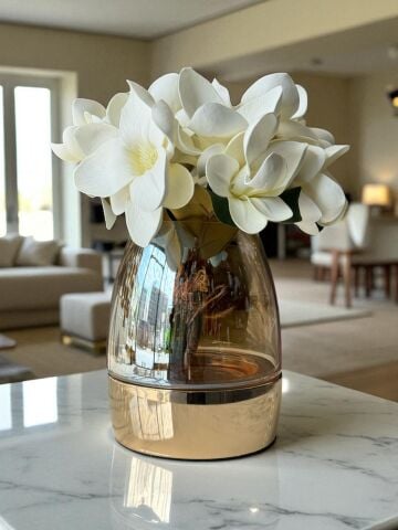 Metal Küçük Cam Vazo ve 2 Buket Manolya Aranjmanı – Rosegold