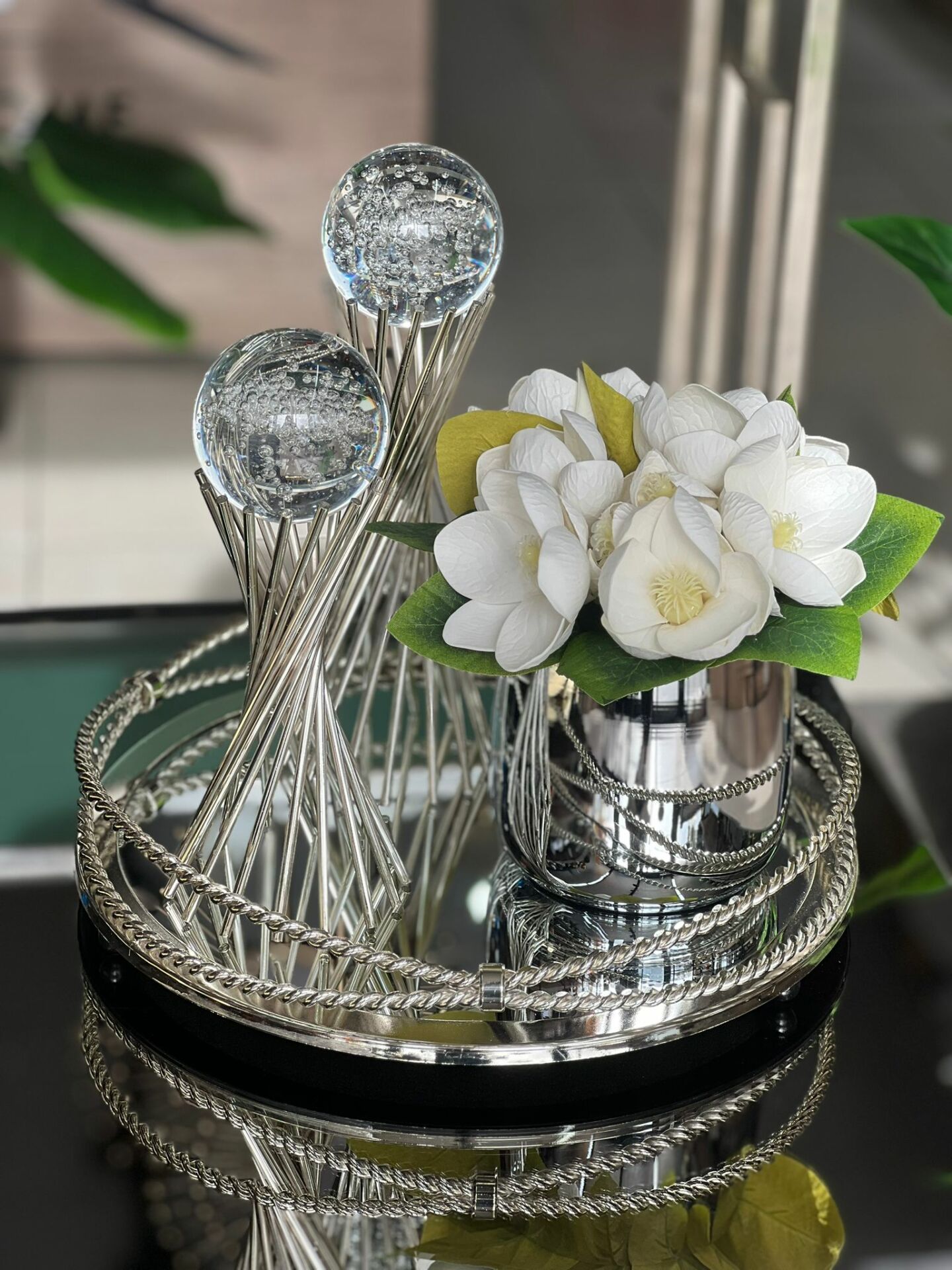 Zincir Tepsi Yuvarlak & 2'li Burgulu Cam Küre & Manolyalı Vazo 6 Parça Set Gümüş