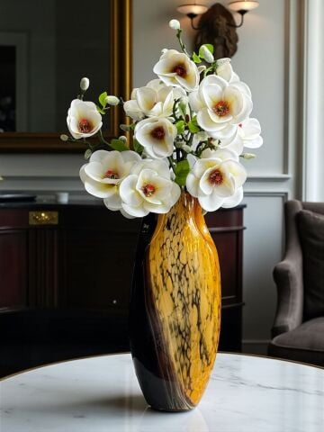 Büyük Cam Vazo Mix Manolya Aranjmanı 6'lı – Siyah & Amber