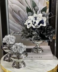 Dekoratif Çiçek Aranjmanı & 2'li Mercan Ayaklı Kutu – 3 Parça Gümüş Set