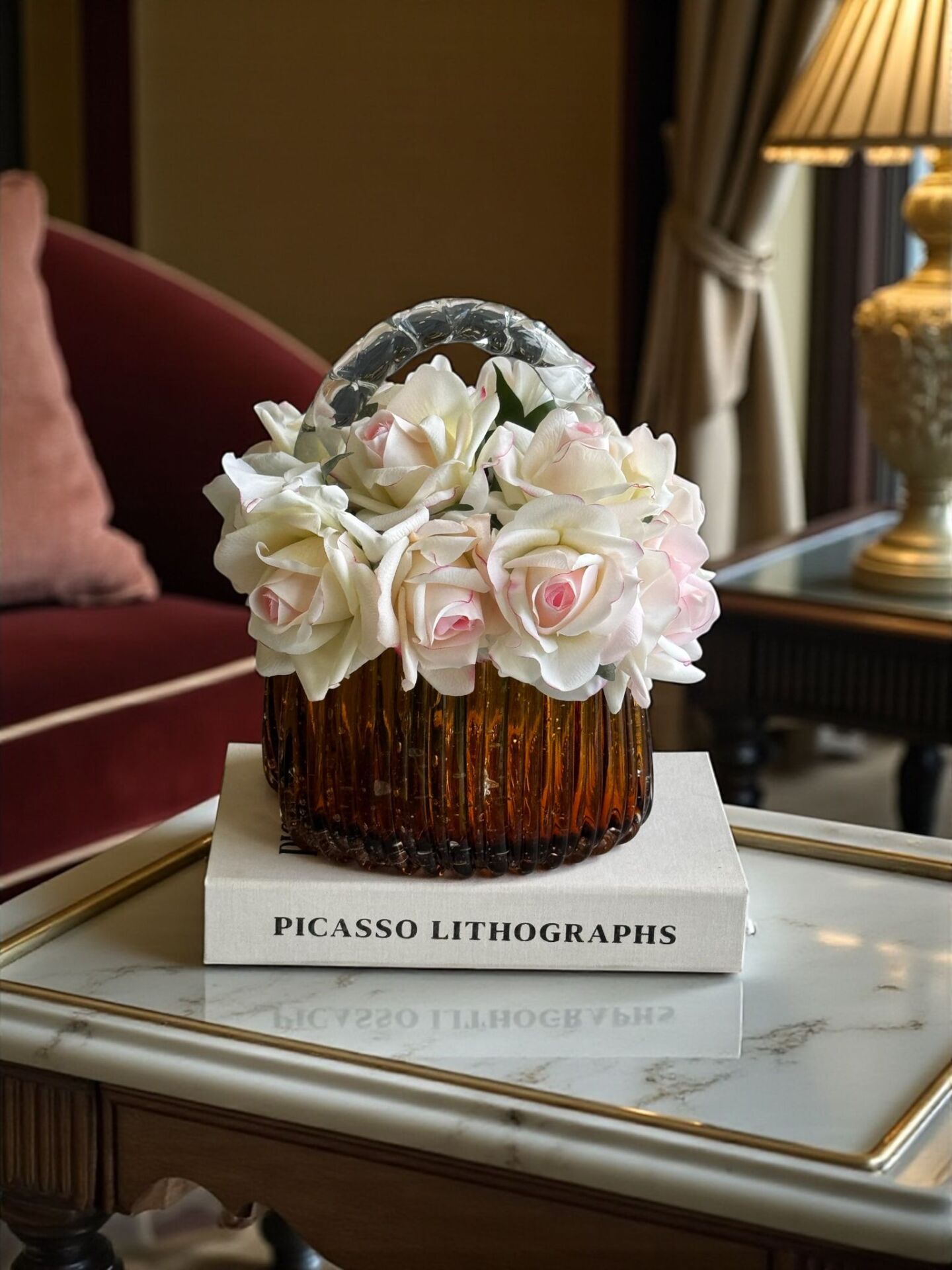 İthal Cam Çanta – Amber Renk Premium 3'lü Islak Gül Aranjmanı