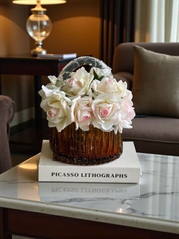 İthal Cam Çanta – Amber Renk Premium 3'lü Islak Gül Aranjmanı