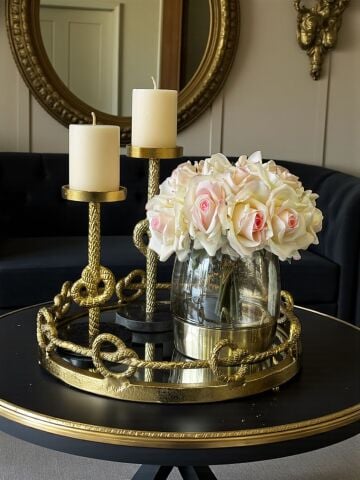 Halat Tepsi, B. Cam Vazo 3’lü Gül Aranjmanı & 2’li Mumluk + Mum – Gold