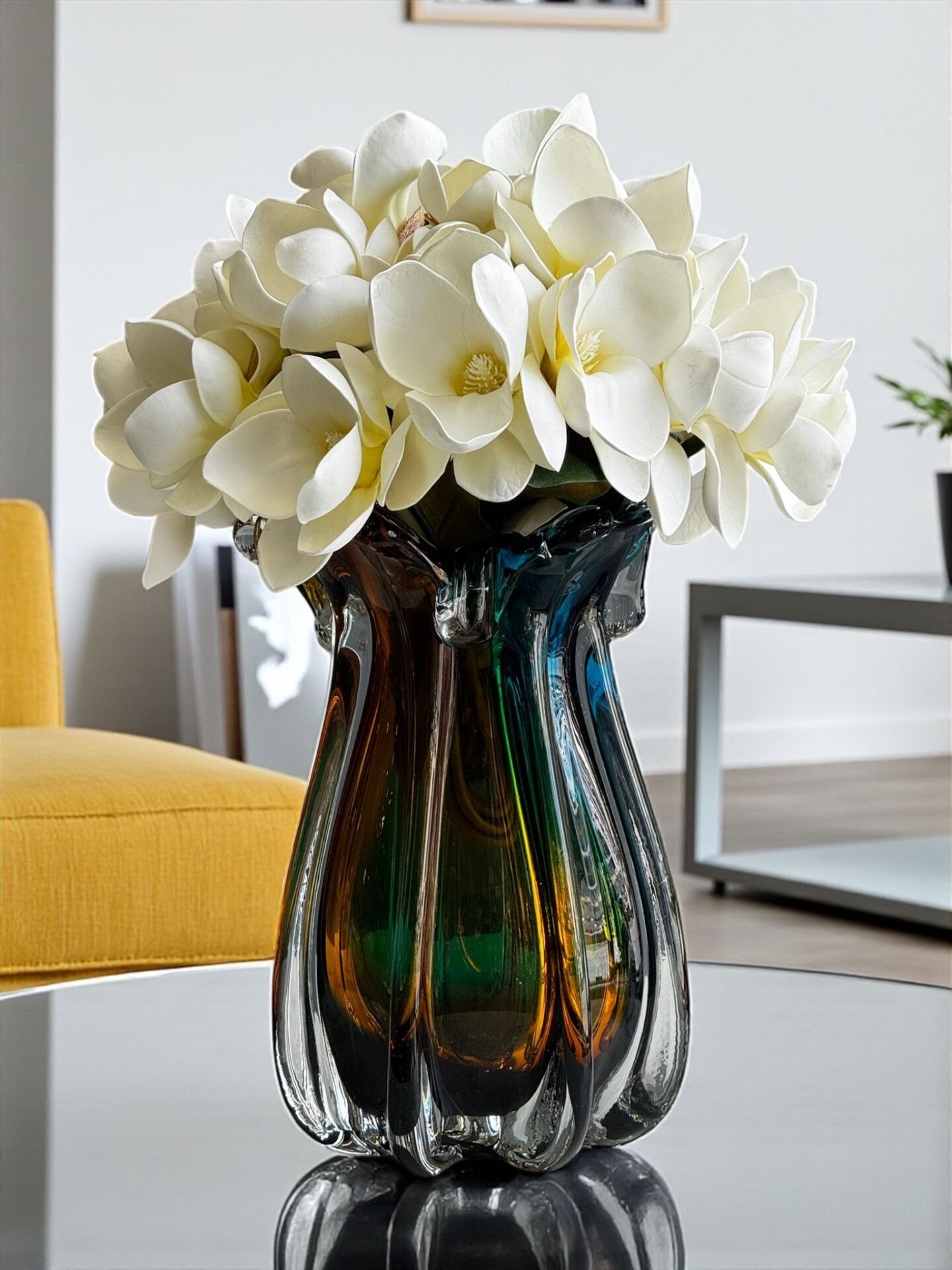 K.Cam Vazo Mix Renk Manolya Aranjmanı 4’lü