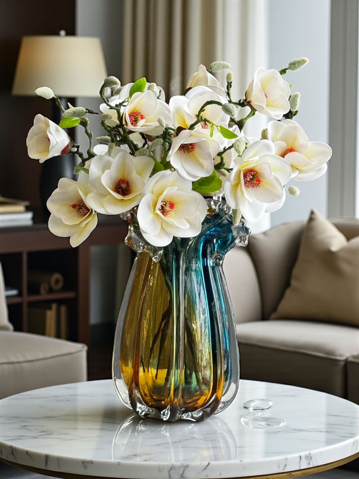 B.Cam Vazo Mix Renk Manolya Aranjmanı 6’lı