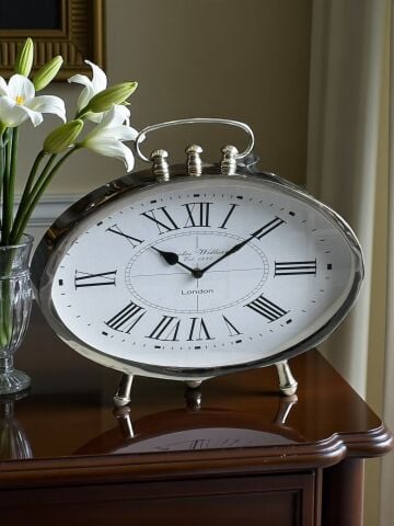 Döküm Masa Saati Oval Roma Rakamlı – Gümüş