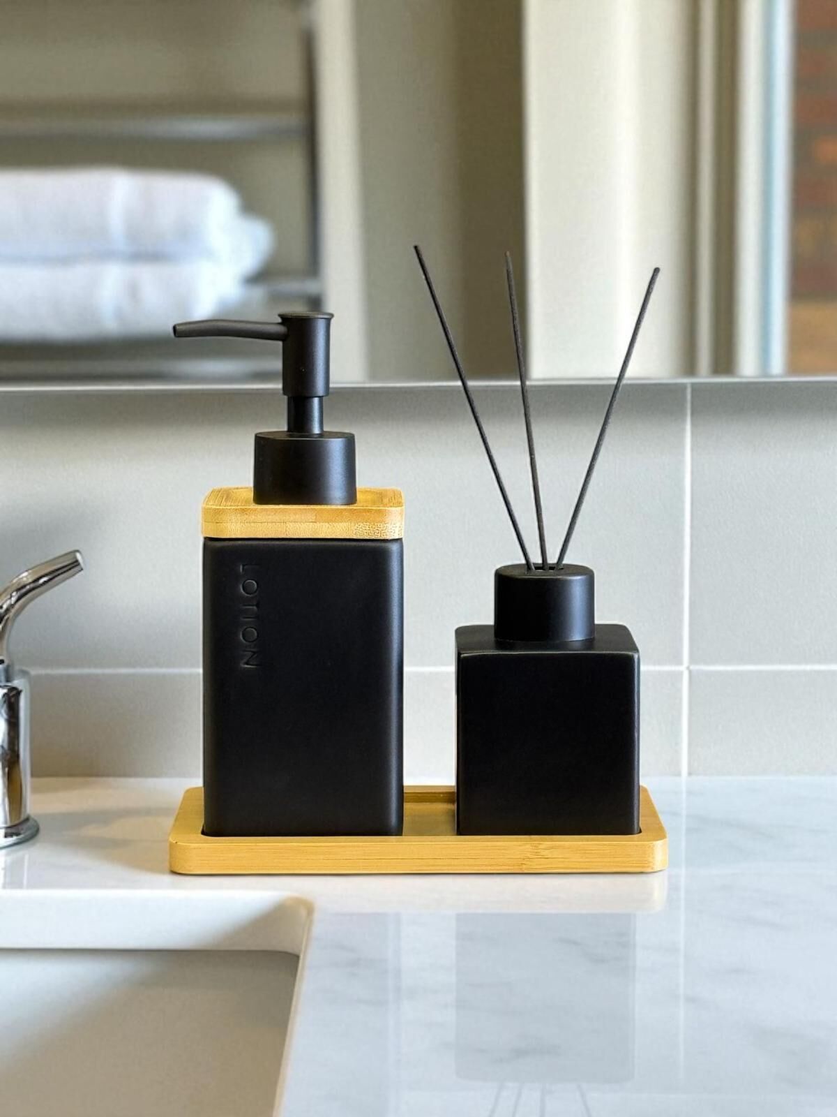 3 Parça Seramik Banyo Seti – Bambu Tepsili Siyah