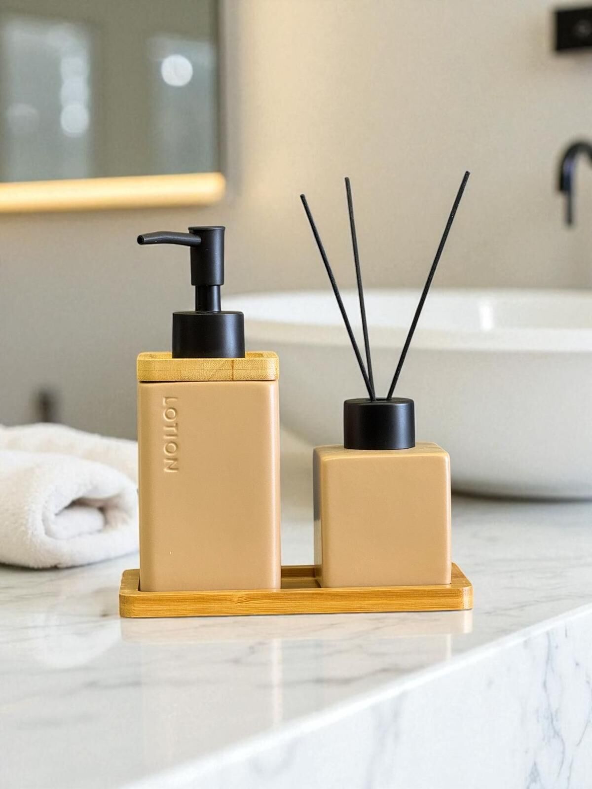 3 Parça Seramik Banyo Seti – Bambu Tepsili Bej