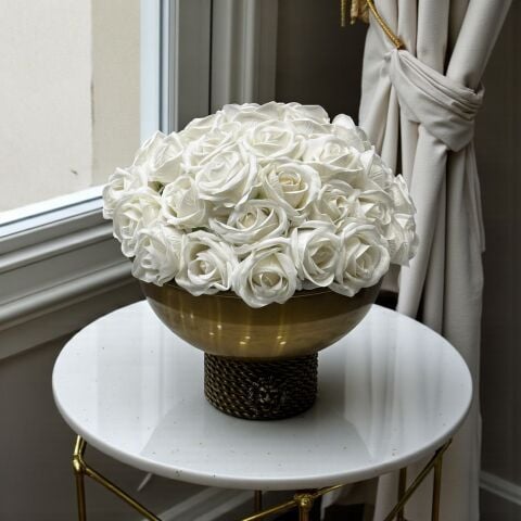 Tarzz Metal Vazo & 6 Demet Beyaz Gül Aranjmanı Eskitme