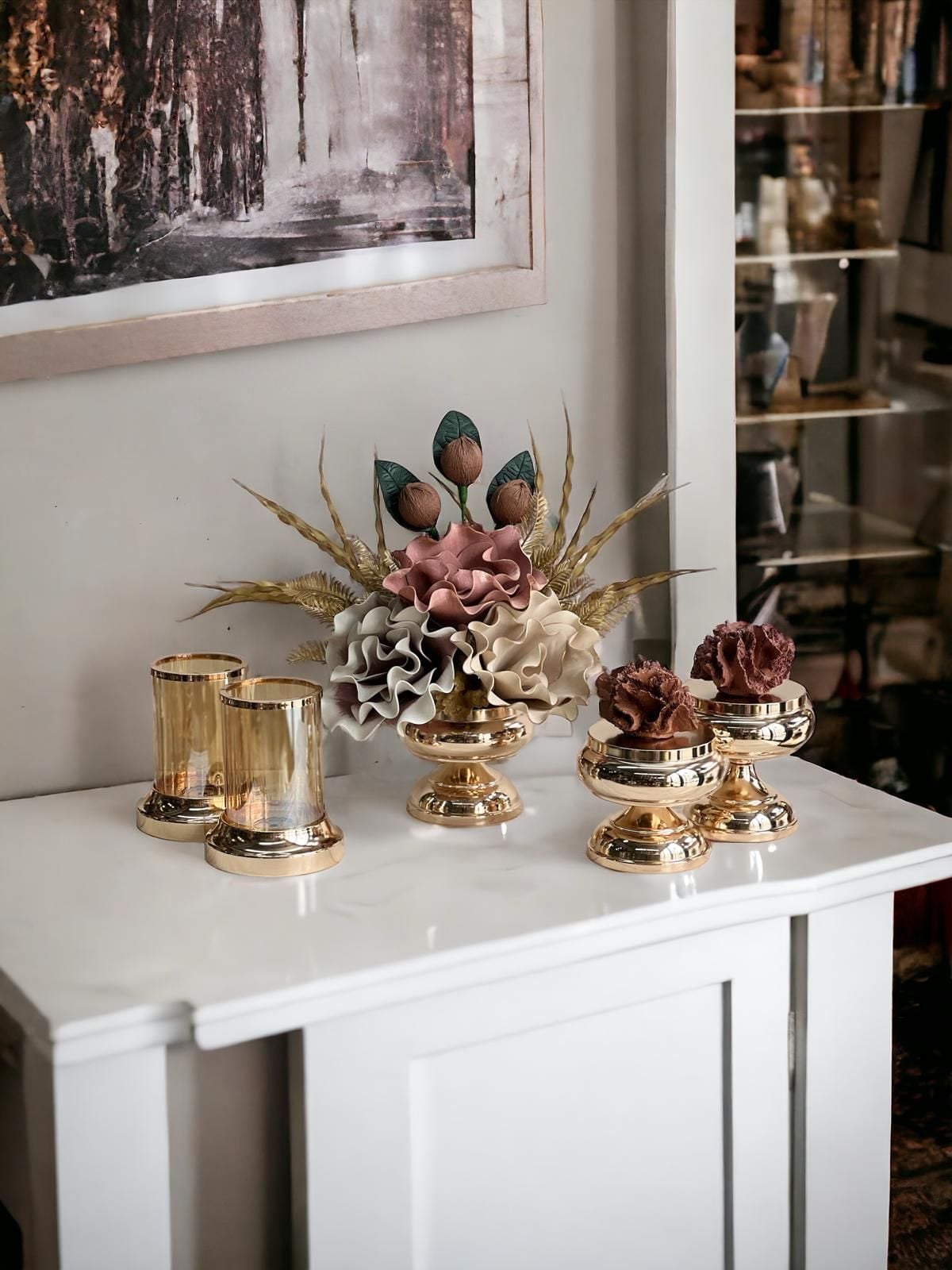 Dekoratif Çiçek Aranjmanı, Tarçın Mercan Ayaklı Kutu & 2'li Mumluk – 5 Parça Rosegold Set