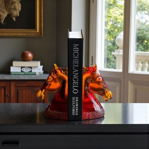 Atlı Reçine Kitap Tutucu Dekor Seti – Amber