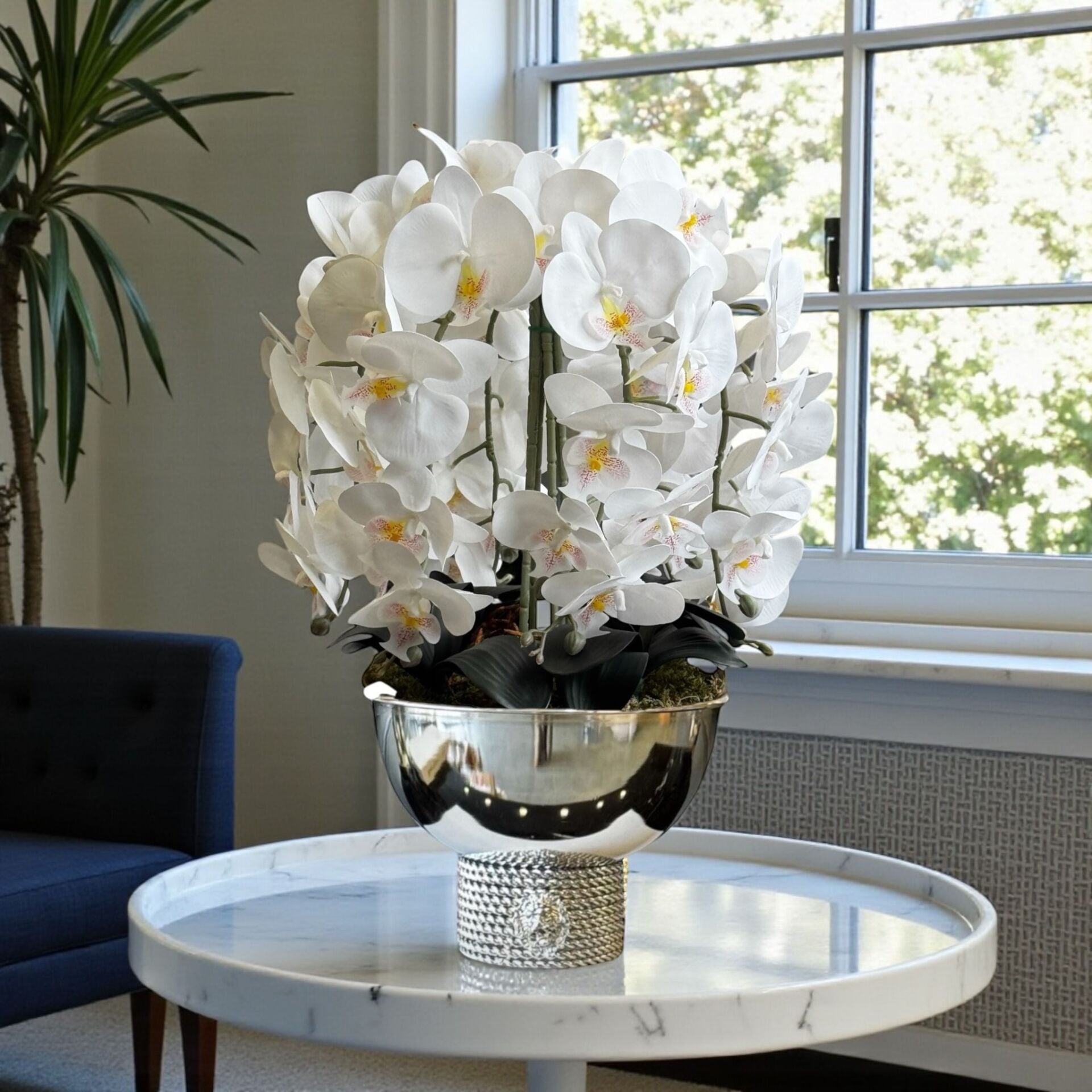 Tarz Vazo & 6 Dal Orkide Aranjmanı – Gümüş