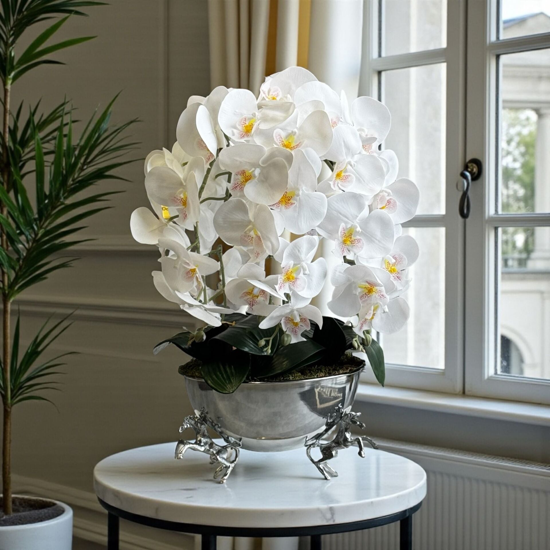 Atlı Saksı Orkide Aranjmanı – 6’lı Gümüş