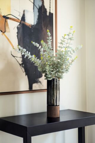 Ahşap Piyano Vazo 4'lü Okaliptüs Aranjmanı – Büyük