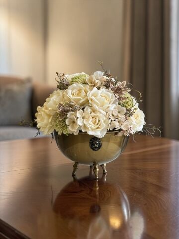 3 Ayaklı Arma Detaylı Saksı Aranjmanı – Eskitme