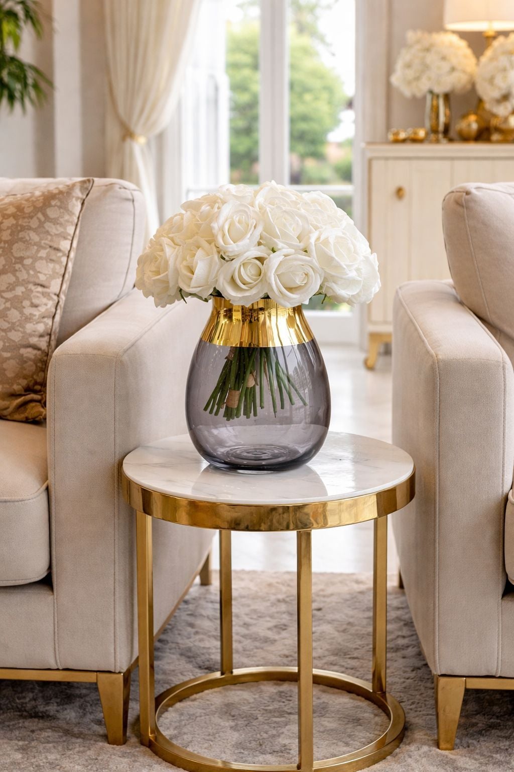 Füme Cam Vazo Altın Yaldızlı Bombeli Model – 4 Buket Gül