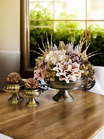 Zamak Kollu Saksı Aranjmanı & 2'li Mercan Ayaklı Kutu – 3 Parça Eskitme Tarçın Set