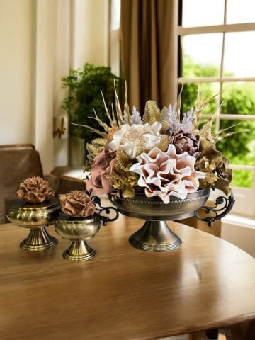 Zamak Kollu Saksı Aranjmanı & 2'li Mercan Ayaklı Kutu – 3 Parça Eskitme Tarçın Set