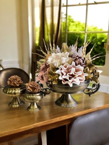 Zamak Kollu Saksı Aranjmanı & 2'li Mercan Ayaklı Kutu – 3 Parça Eskitme Tarçın Set