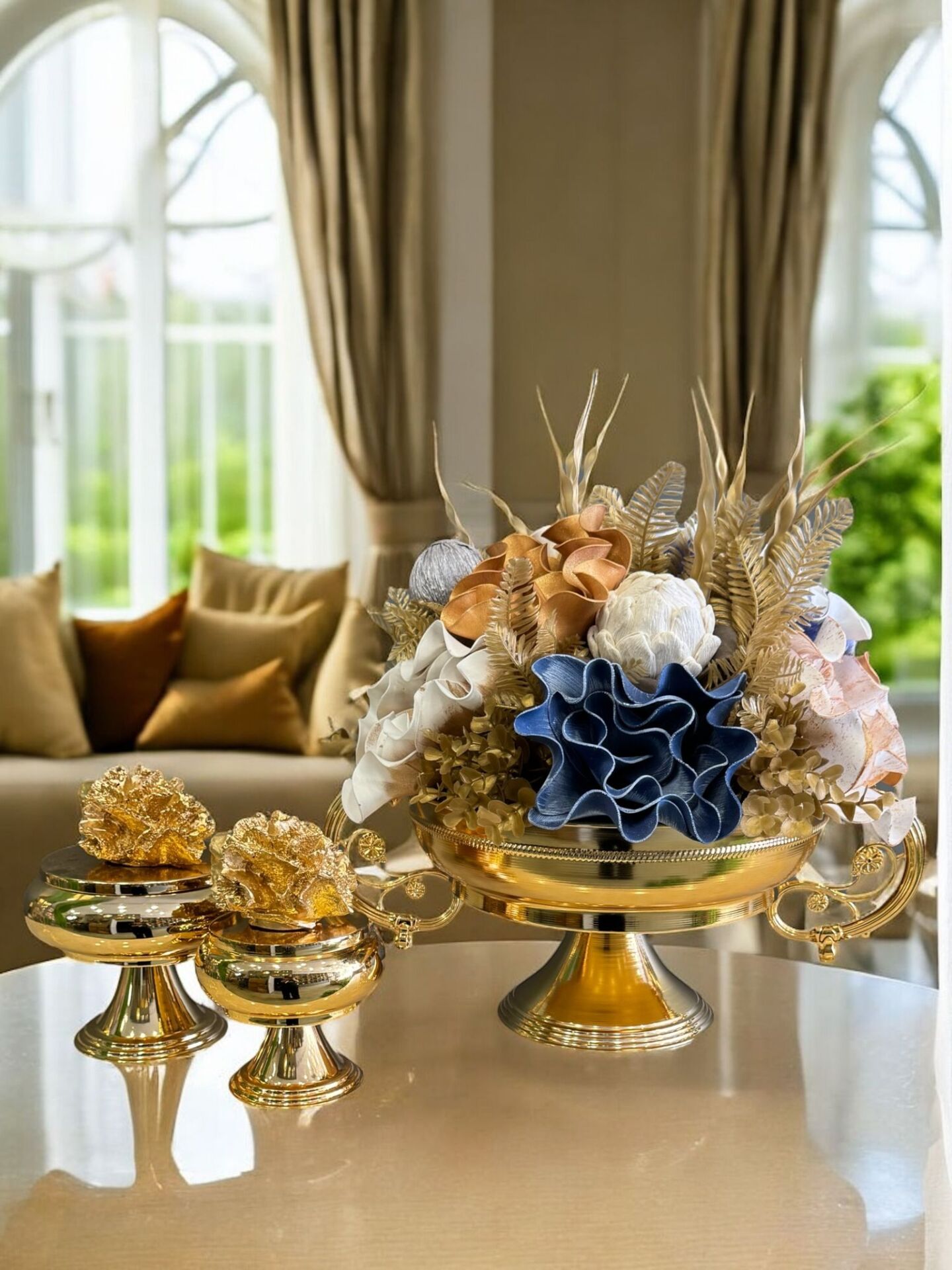 Zamak Kollu Saksı Aranjmanı & 2'li Mercan Ayaklı Kutu – 3 Parça Gold Set