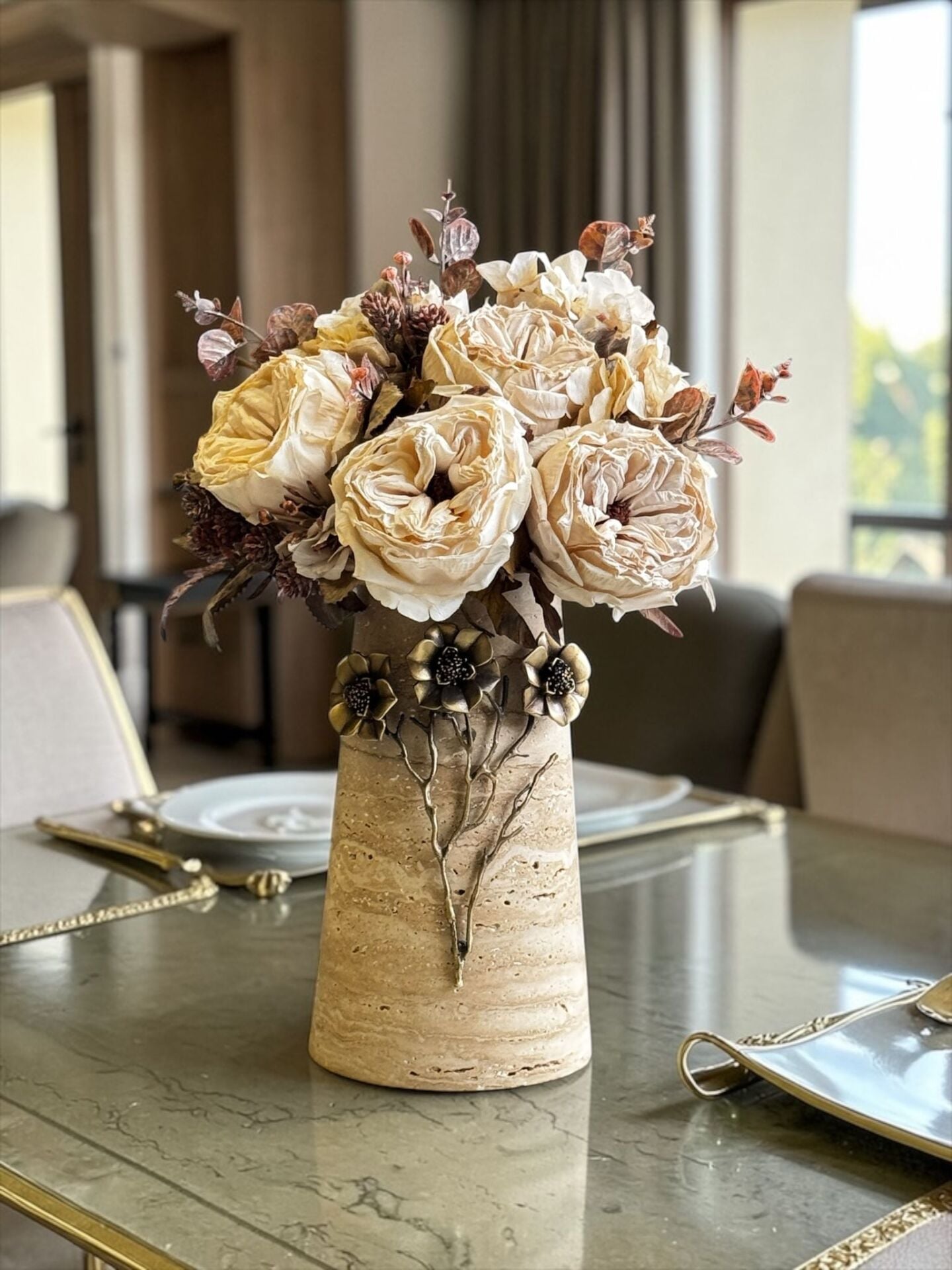 Traverten Vazo Manolya Aranjmanı