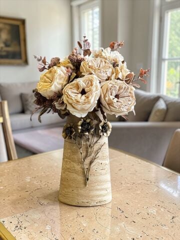 Traverten Vazo Manolya Aranjmanı