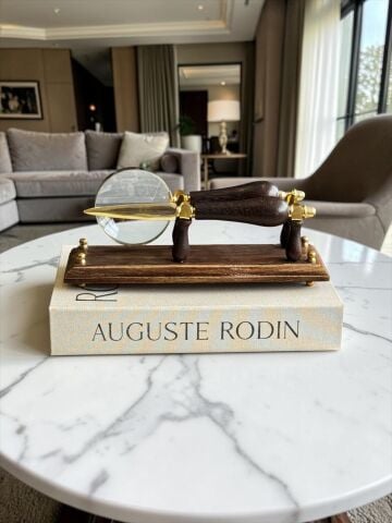 Standlı Bıçak & Büyüteç Dekor Seti – Ahşap Gold