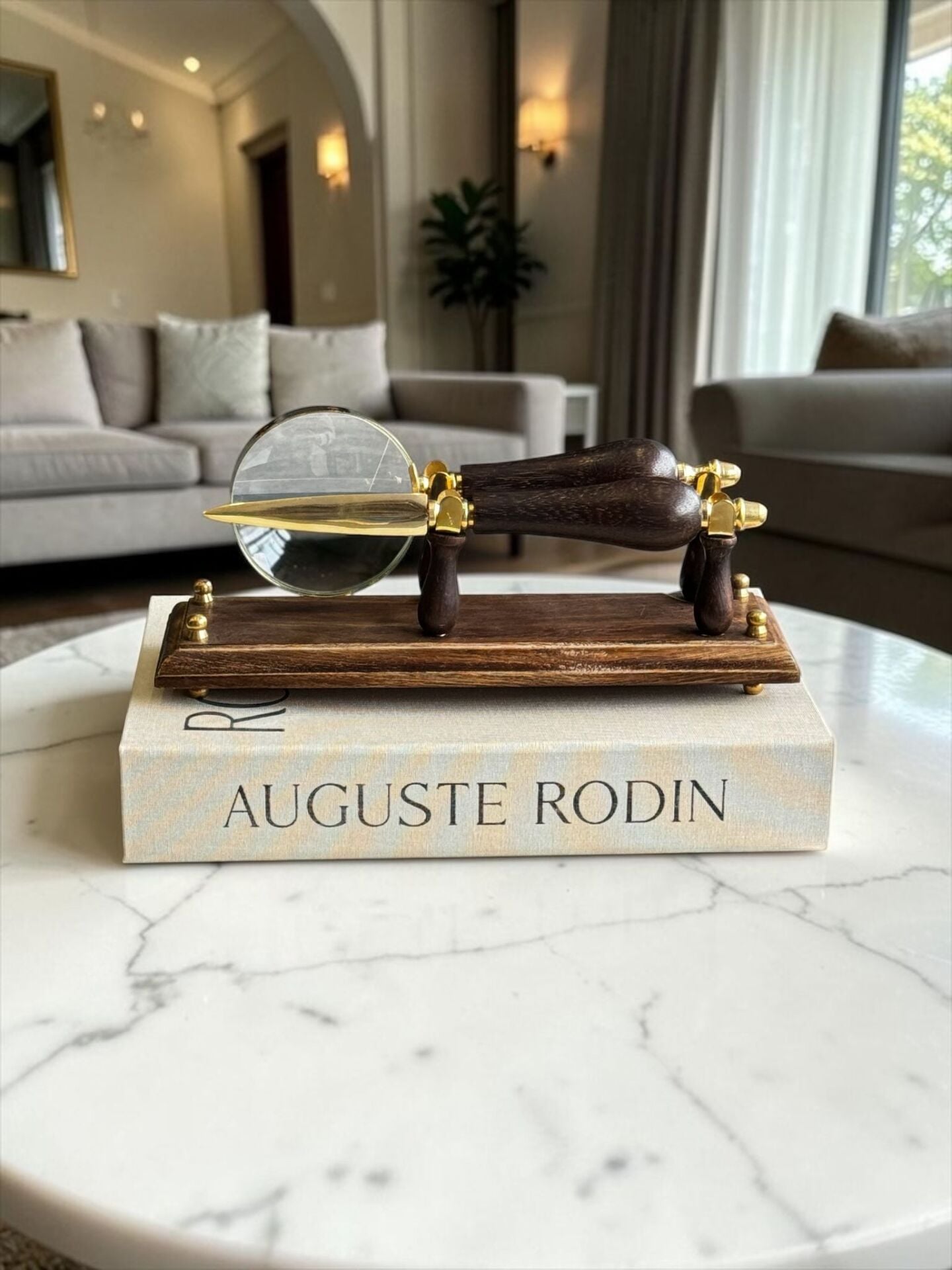 Standlı Bıçak & Büyüteç Dekor Seti – Ahşap Gold