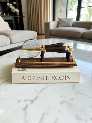 Standlı Bıçak & Büyüteç Dekor Seti – Ahşap Gold