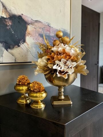 Lale Saksı Çiçek Aranjmanı & 2’li Mercan Ayaklı Kutu – 3 Parça Set (Eskitme)